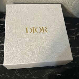 Dior gift box with confetti